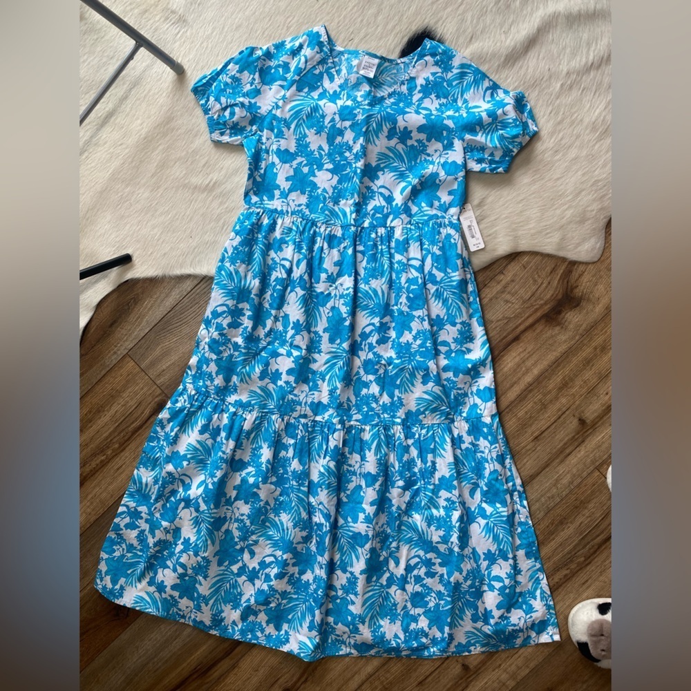 Peyton & Parker dress short-sleeved with a blue and white floral pattern